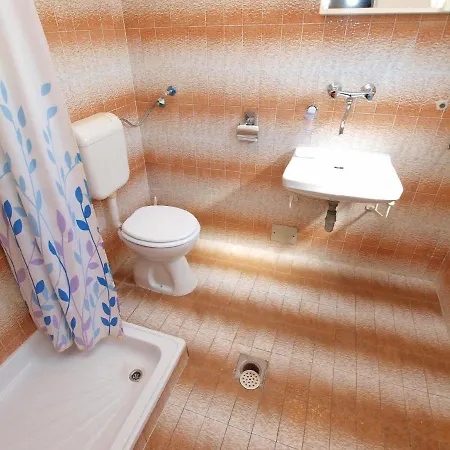 Apartment 271